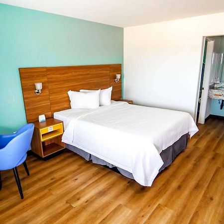Beyond Stay Hotel Victorville Downtown Экстерьер фото