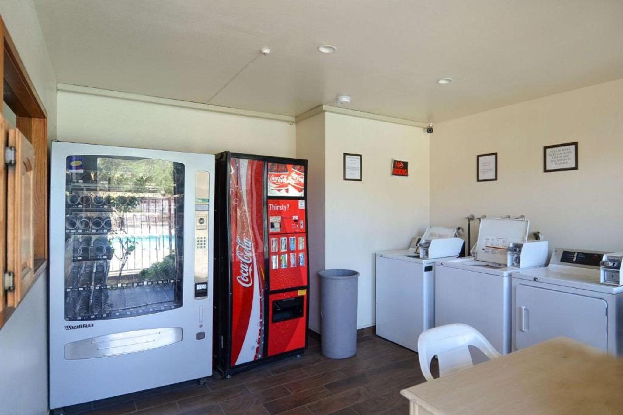 Beyond Stay Hotel Victorville Downtown Экстерьер фото