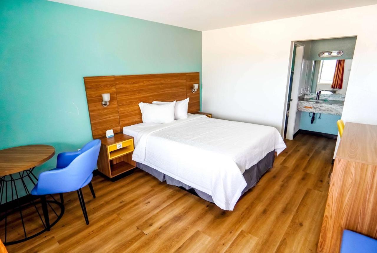 Beyond Stay Hotel Victorville Downtown Экстерьер фото