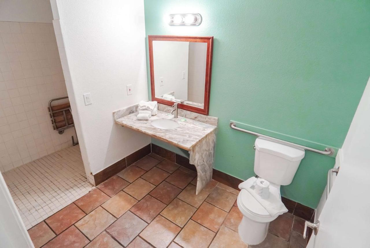 Beyond Stay Hotel Victorville Downtown Экстерьер фото