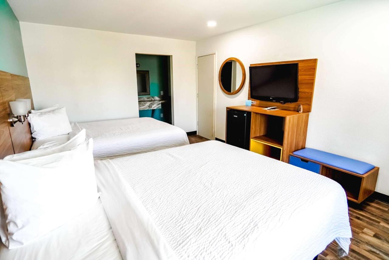 Beyond Stay Hotel Victorville Downtown Экстерьер фото