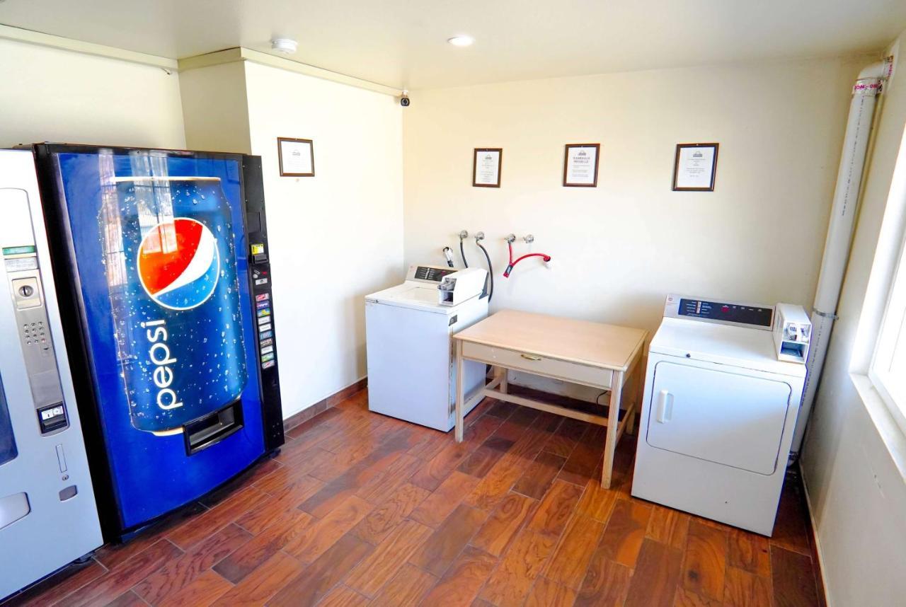 Beyond Stay Hotel Victorville Downtown Экстерьер фото
