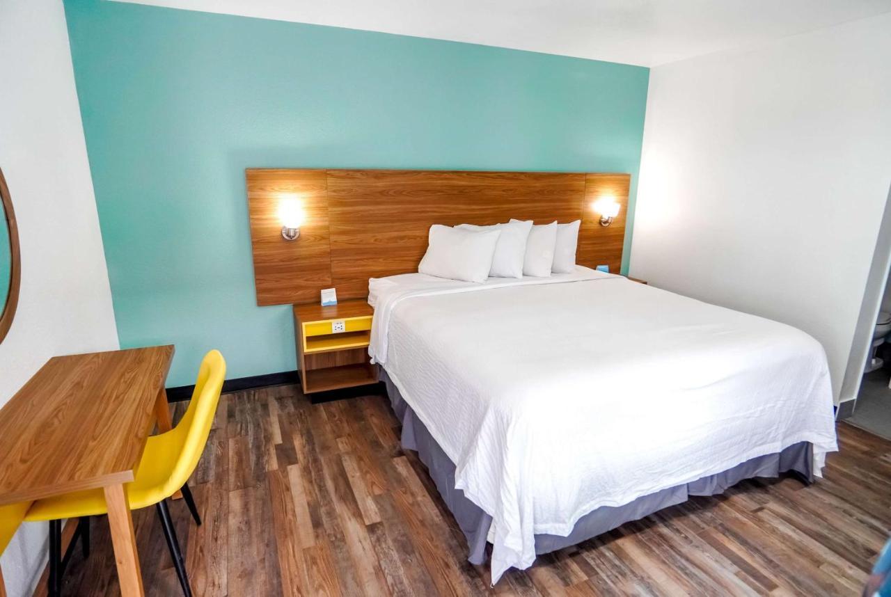 Beyond Stay Hotel Victorville Downtown Экстерьер фото